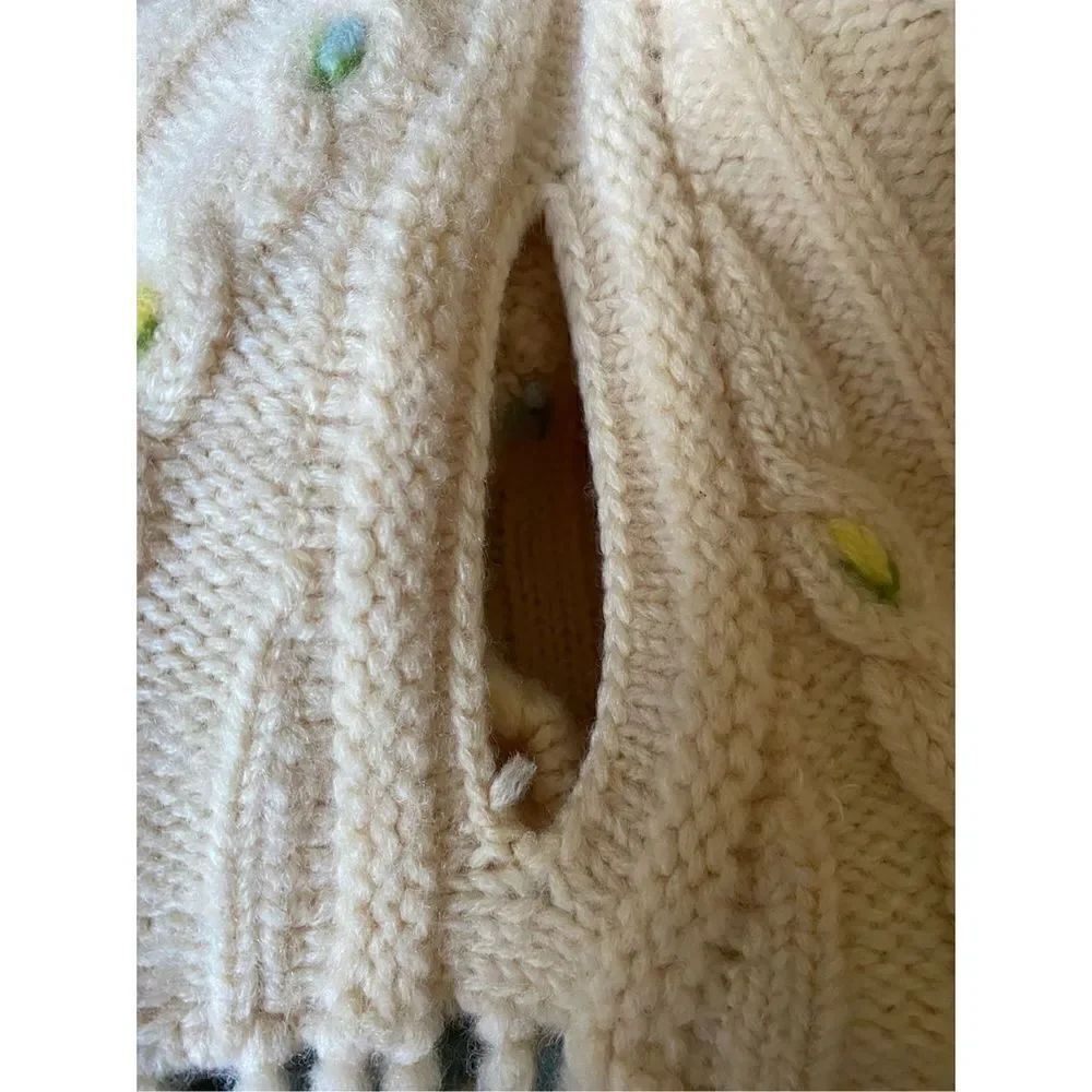 Ce’cile ￼ vintage girls, 100% wool floral, embroidered poncho size medium - Picture 6 of 6